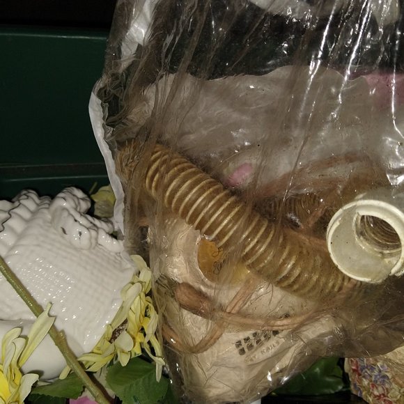 Boxes of buttons (color sorted), boxes of pre cut and reg materials for quilts - Picture 13 of 16